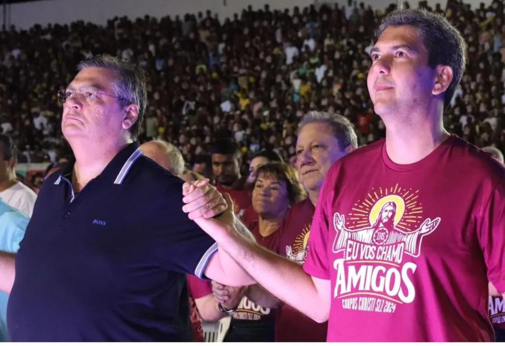 Flávio Dino e Eduardo Braide dão as mãos em celebração católica